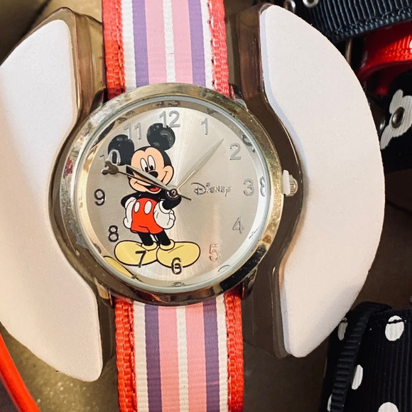 Disney Mickey Mouse 8-Strap Interchangeable Watch Set - Picture 2 of 7